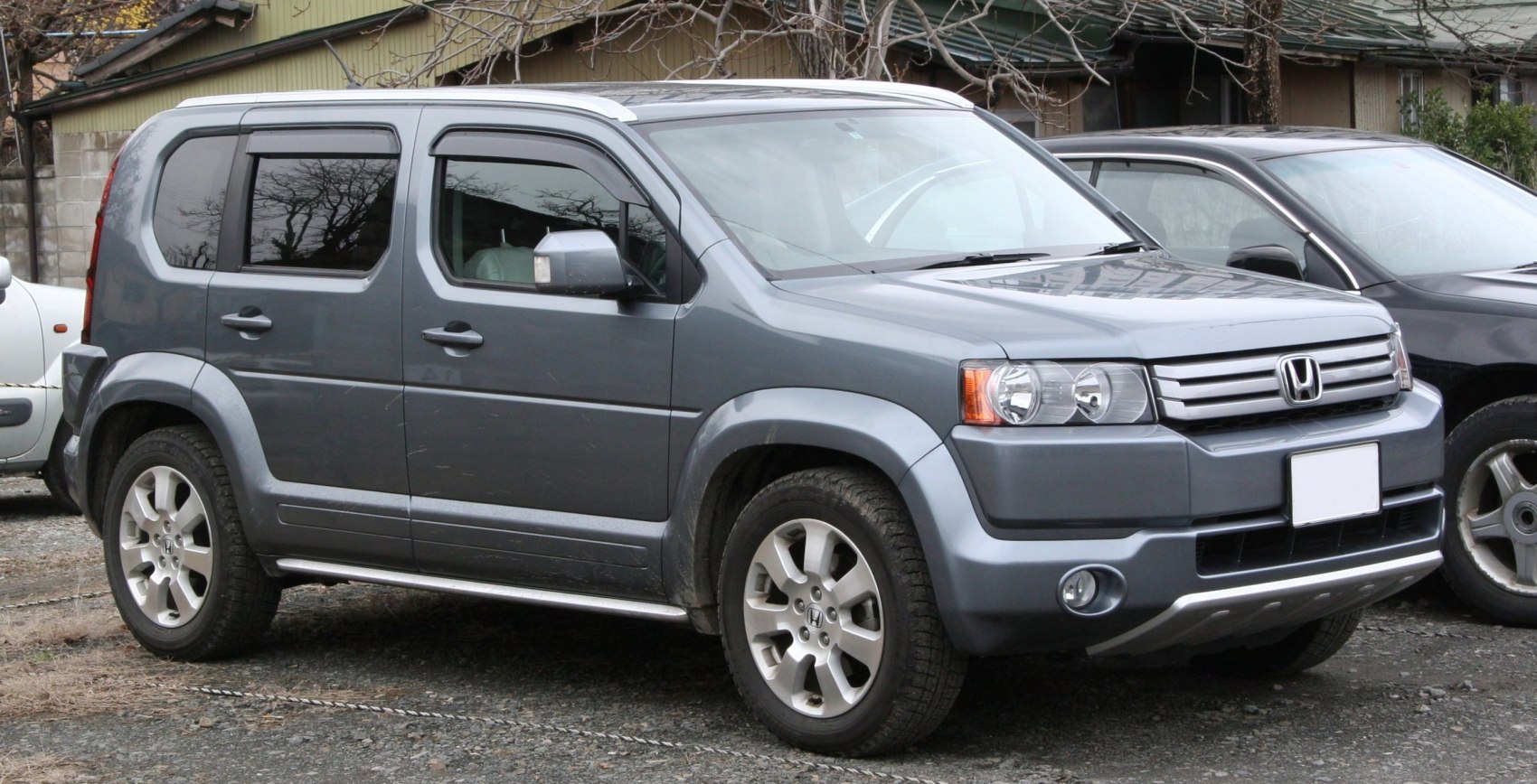 Boxy SUV front side profile with alloy wheels and roof rails