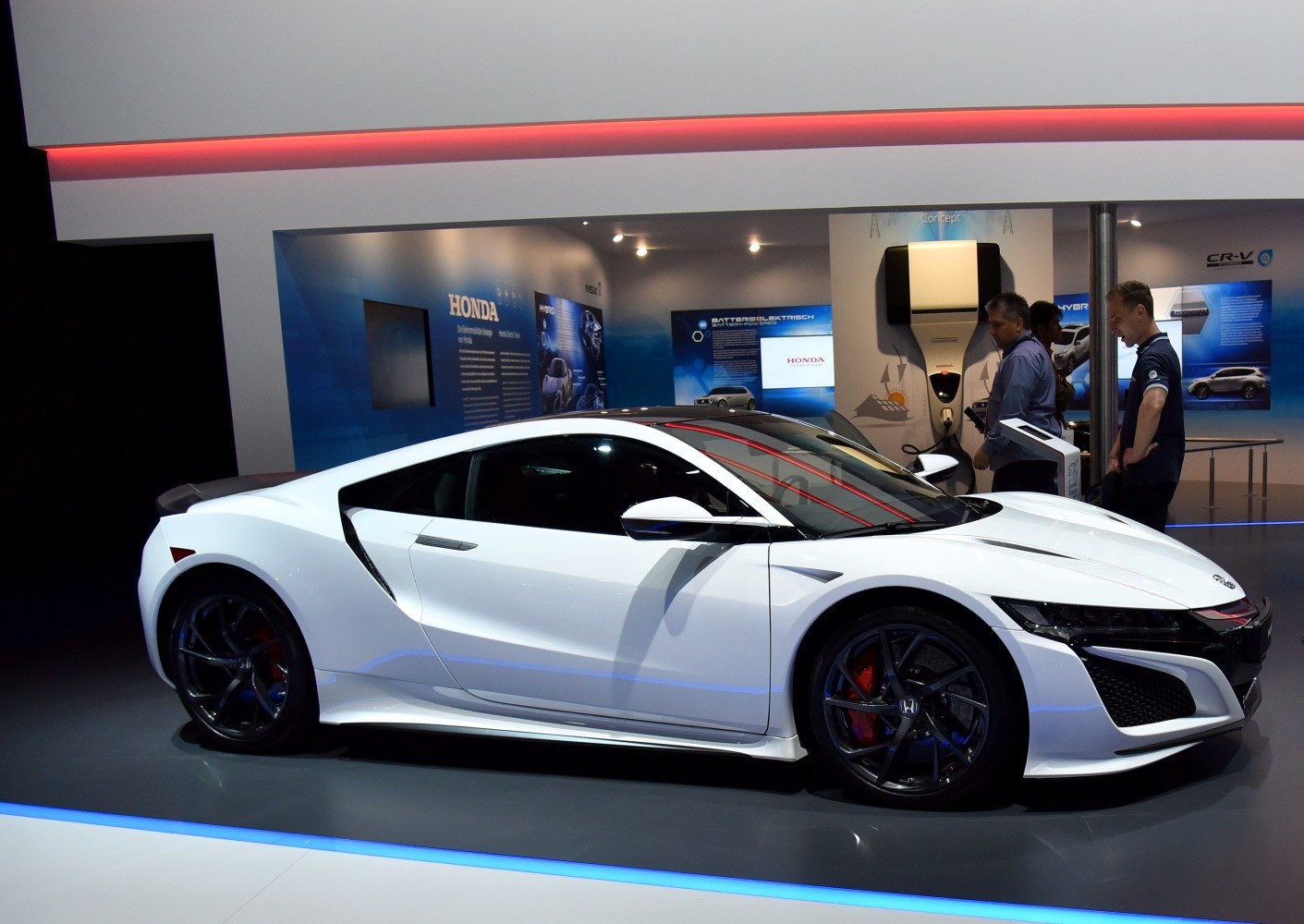 Aerodynamic side profile with black alloy wheels