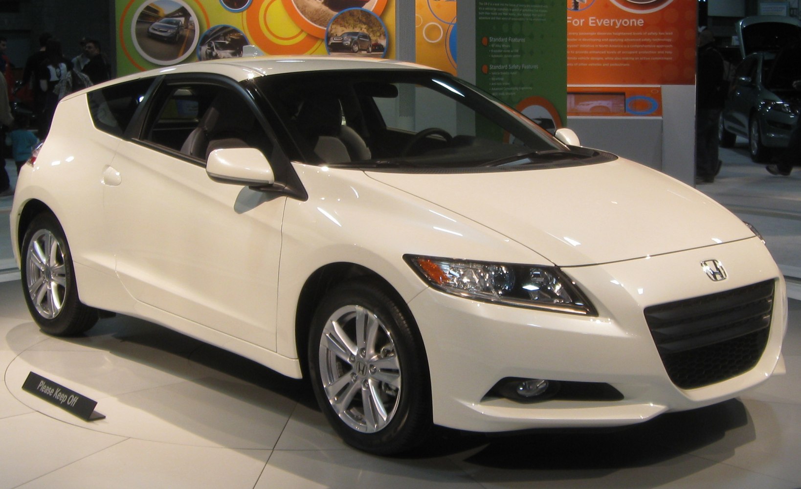 Front side view with alloy wheels and angular headlamps