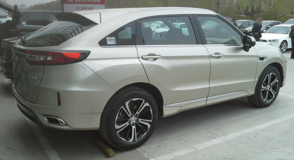 Rear LED tail lights and sporty alloy wheels on mid-size SUV side profile