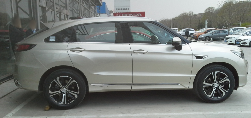 Side profile view with alloy wheels and contemporary body lines