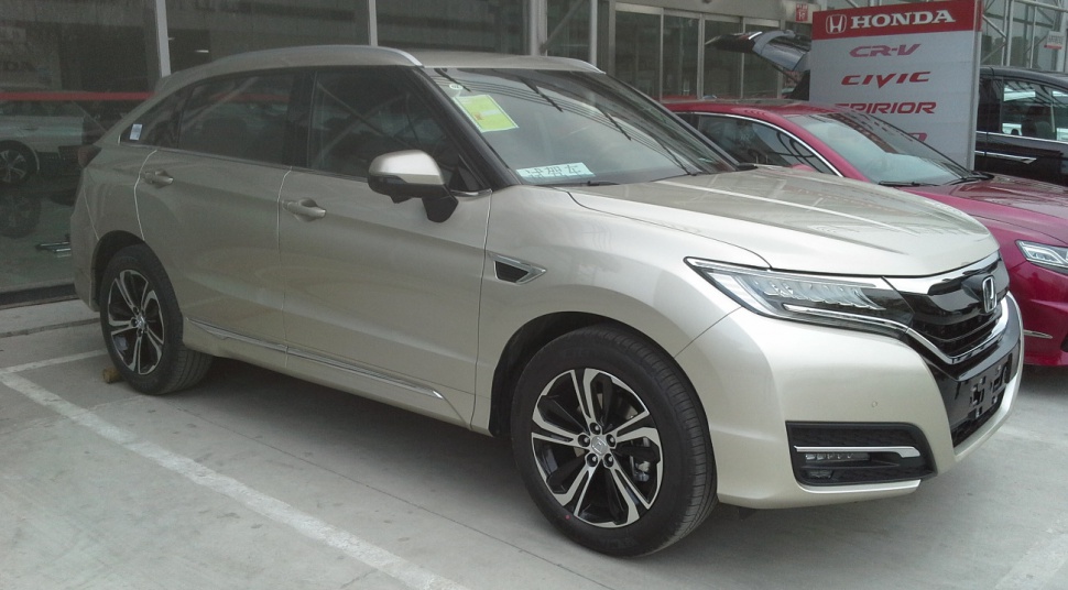 Front side view with alloy wheels and LED headlights
