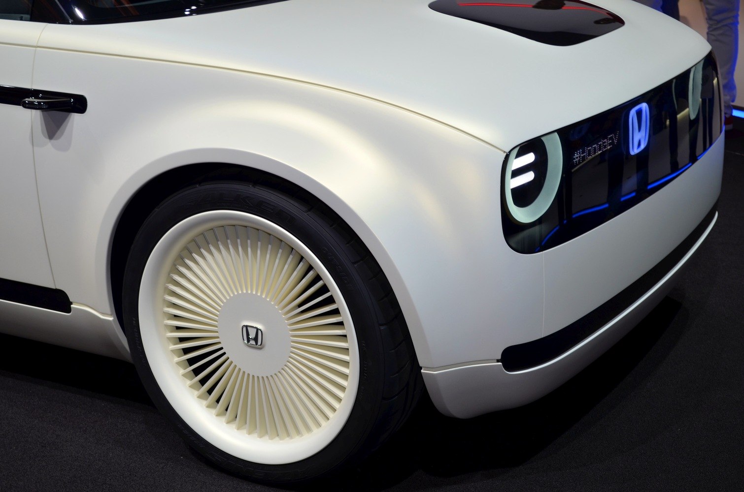 Front wheel with unique spoke pattern and rounded LED headlight