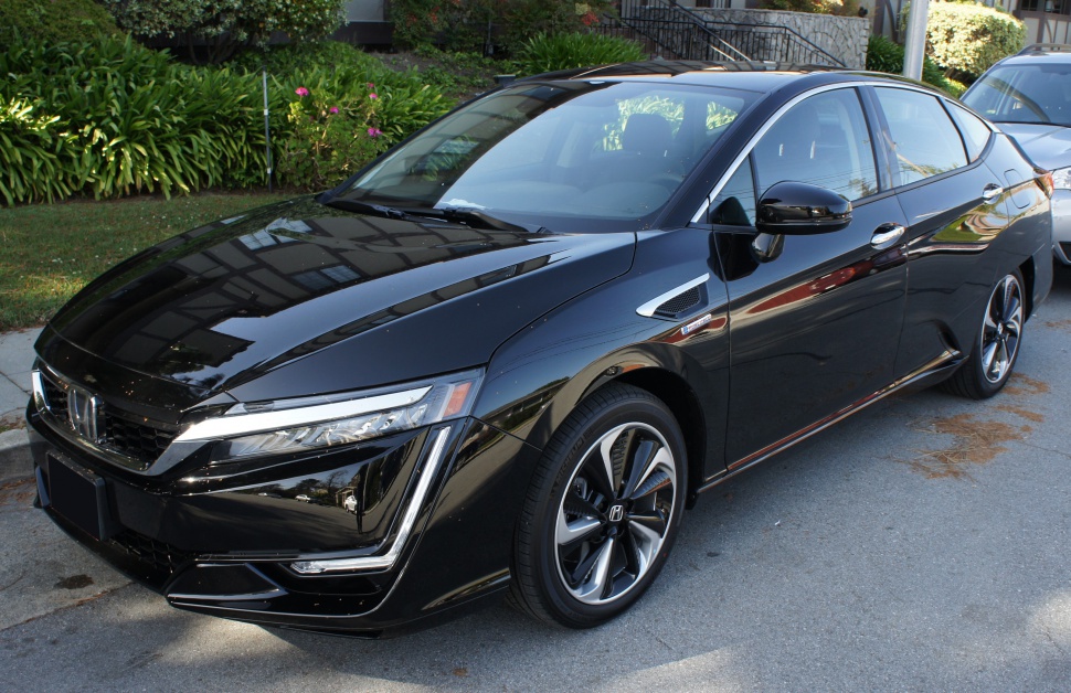 Front side view with LED headlights and alloy wheels