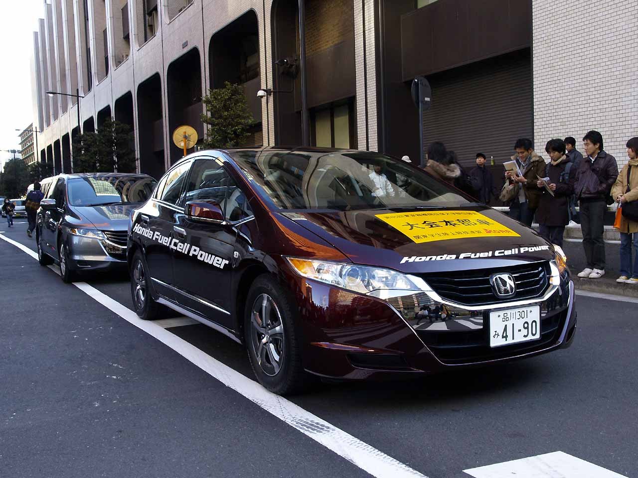 Front and side view of fuel cell sedan with decals
