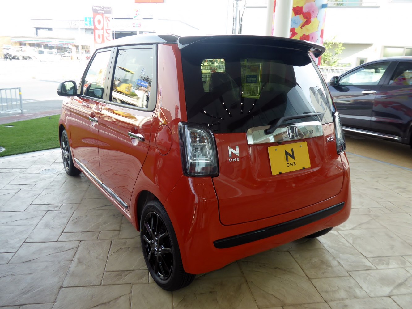 Compact hatchback rear with black roof and spoiler