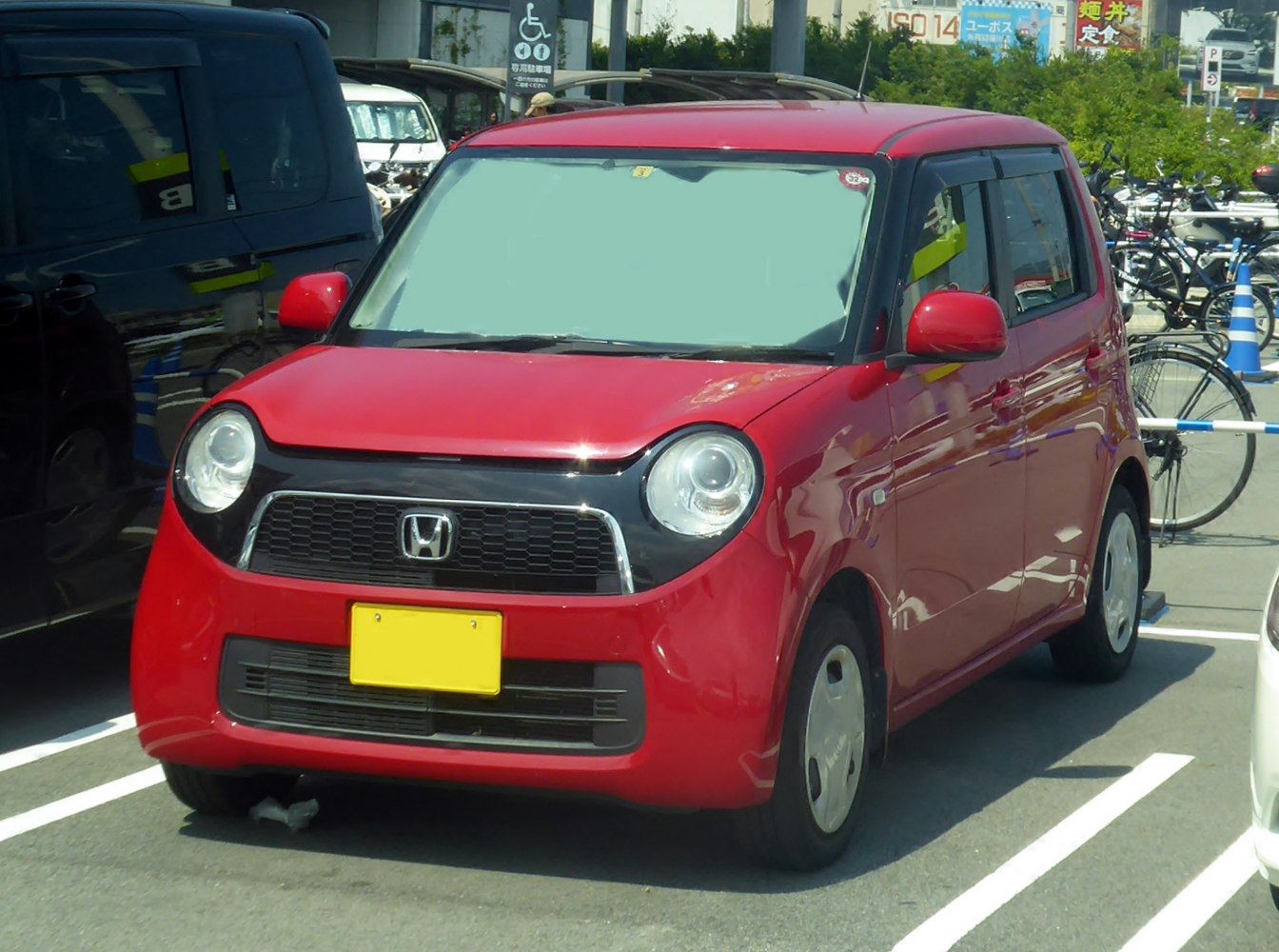 Compact kei car with round headlights and black grille