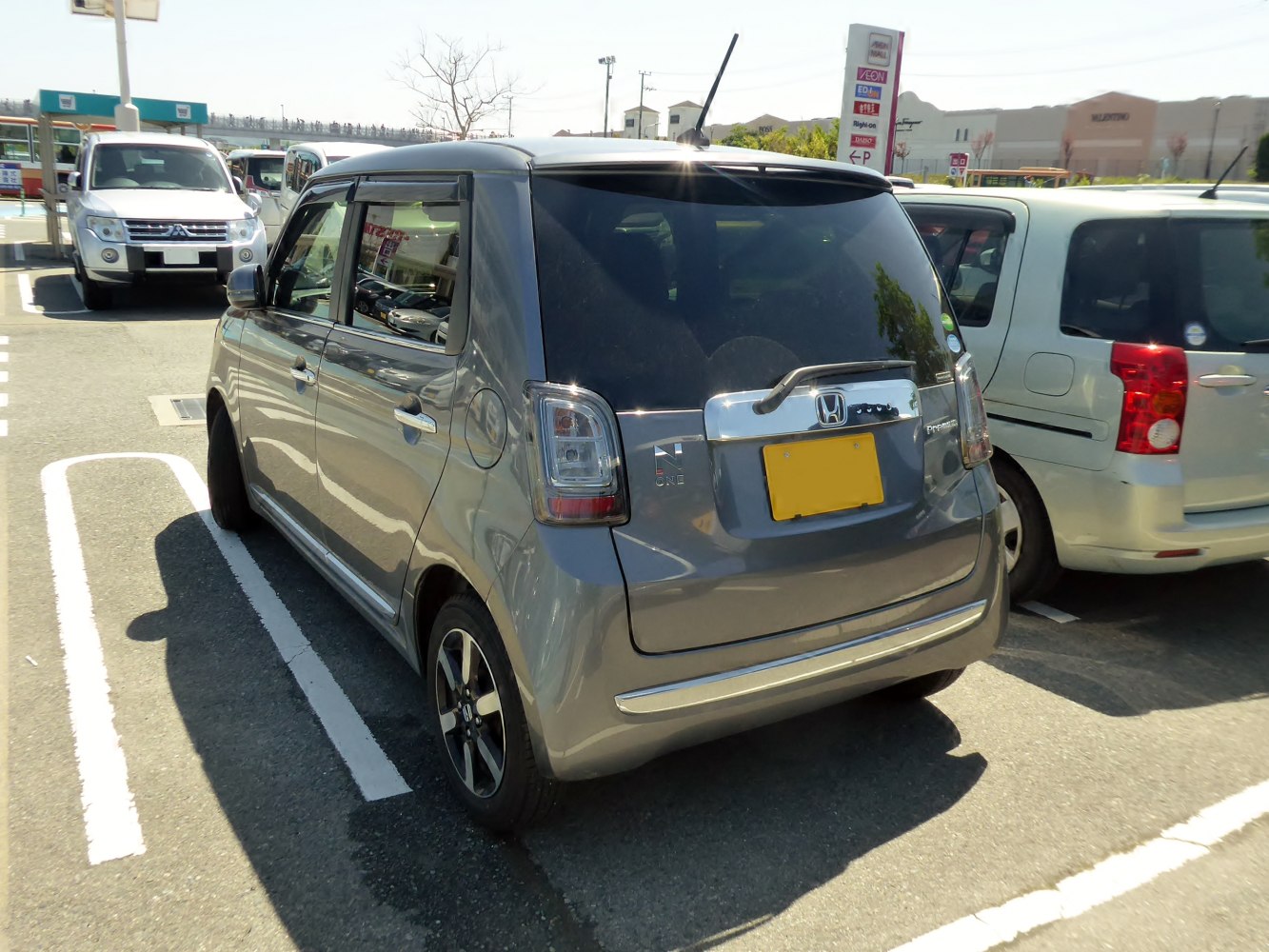 Compact hatchback rear with distinct taillights and rear hatch handle