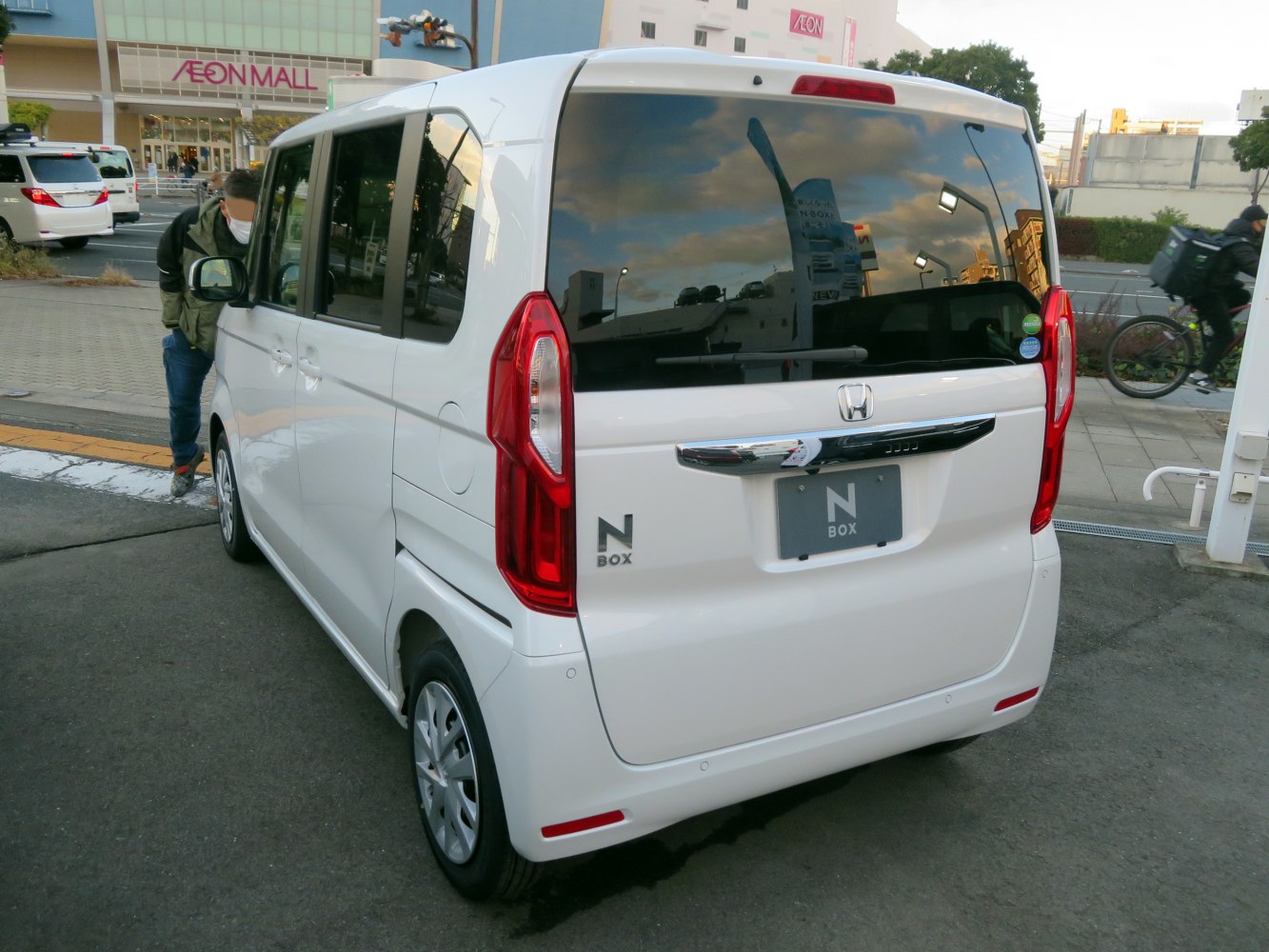 Rear and side view with vertical tail lights and large rear window