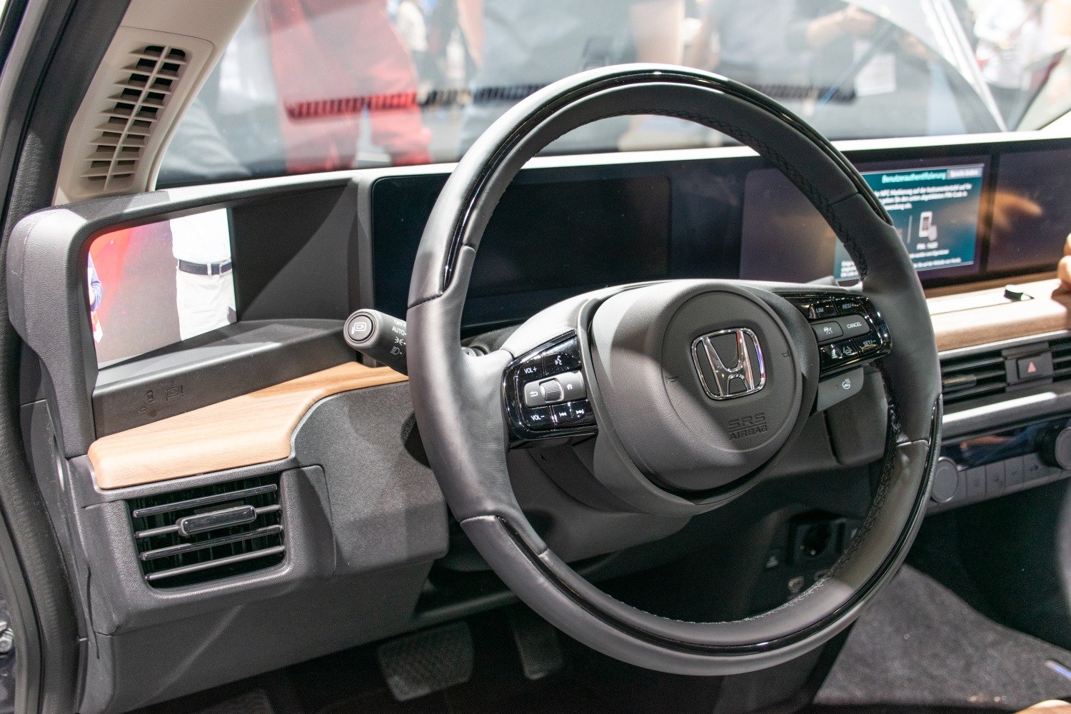 Modern digital dashboard with multifunction steering wheel and wood trim
