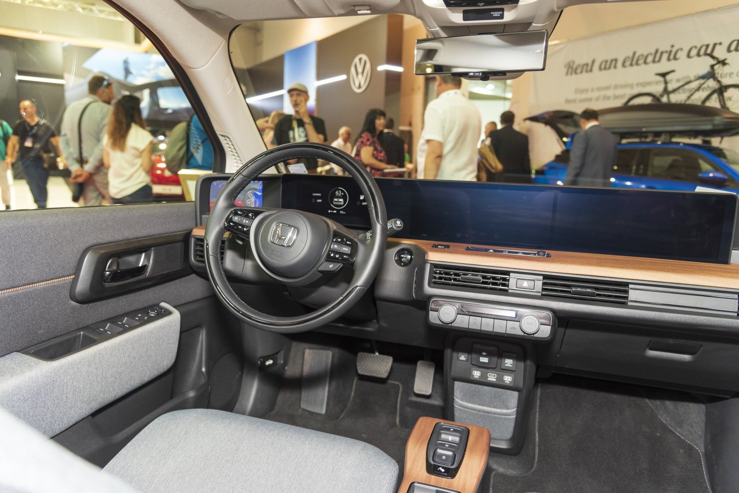 Digital dashboard and steering wheel with modern controls