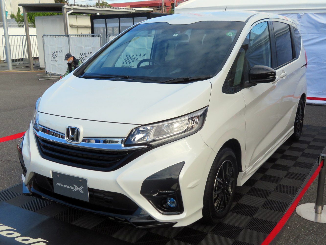Front angled view showing Modulo X styled headlights and sporty front bumper