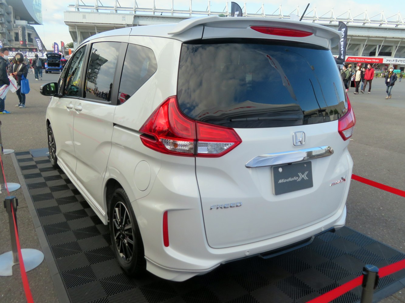 Rear view with distinctive taillights and Modulo X sport package