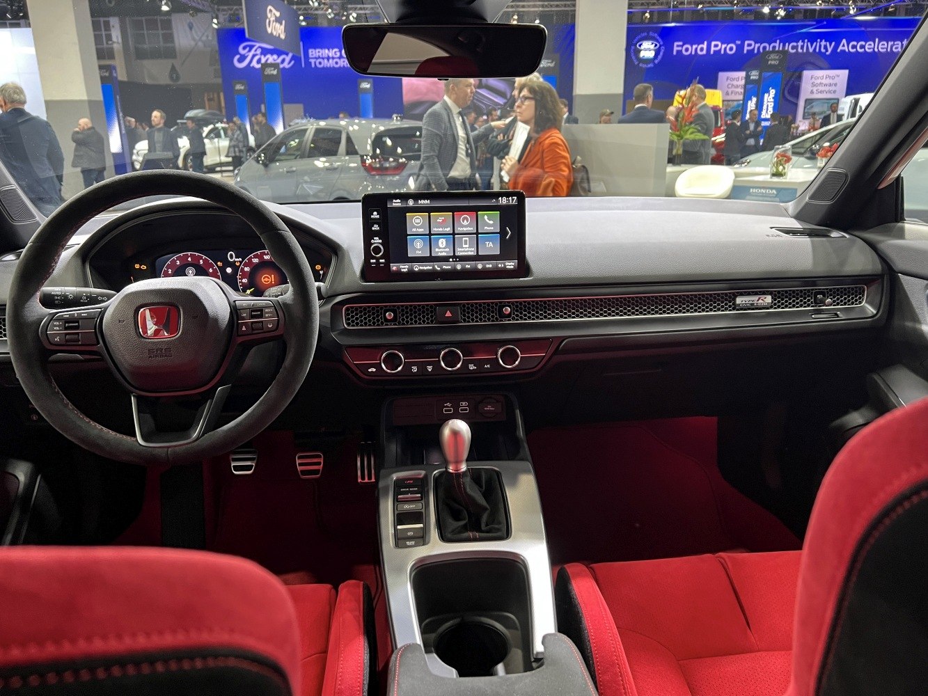 Sporty dashboard, digital cluster, infotainment touch screen, red seats