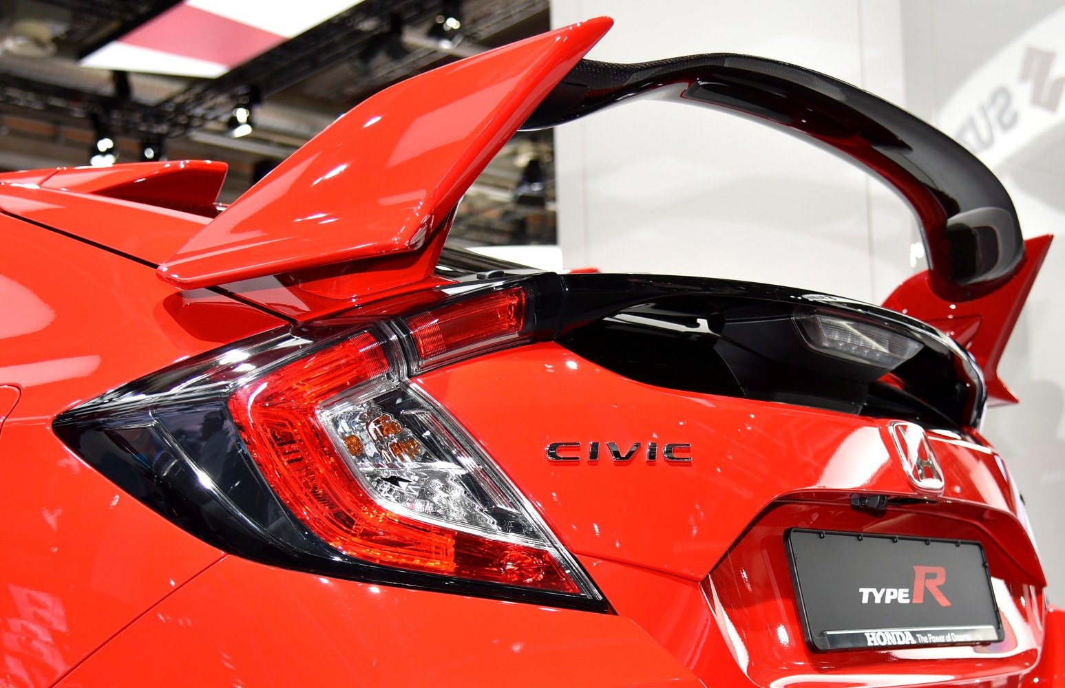 Red rear spoiler and distinctive taillight cluster