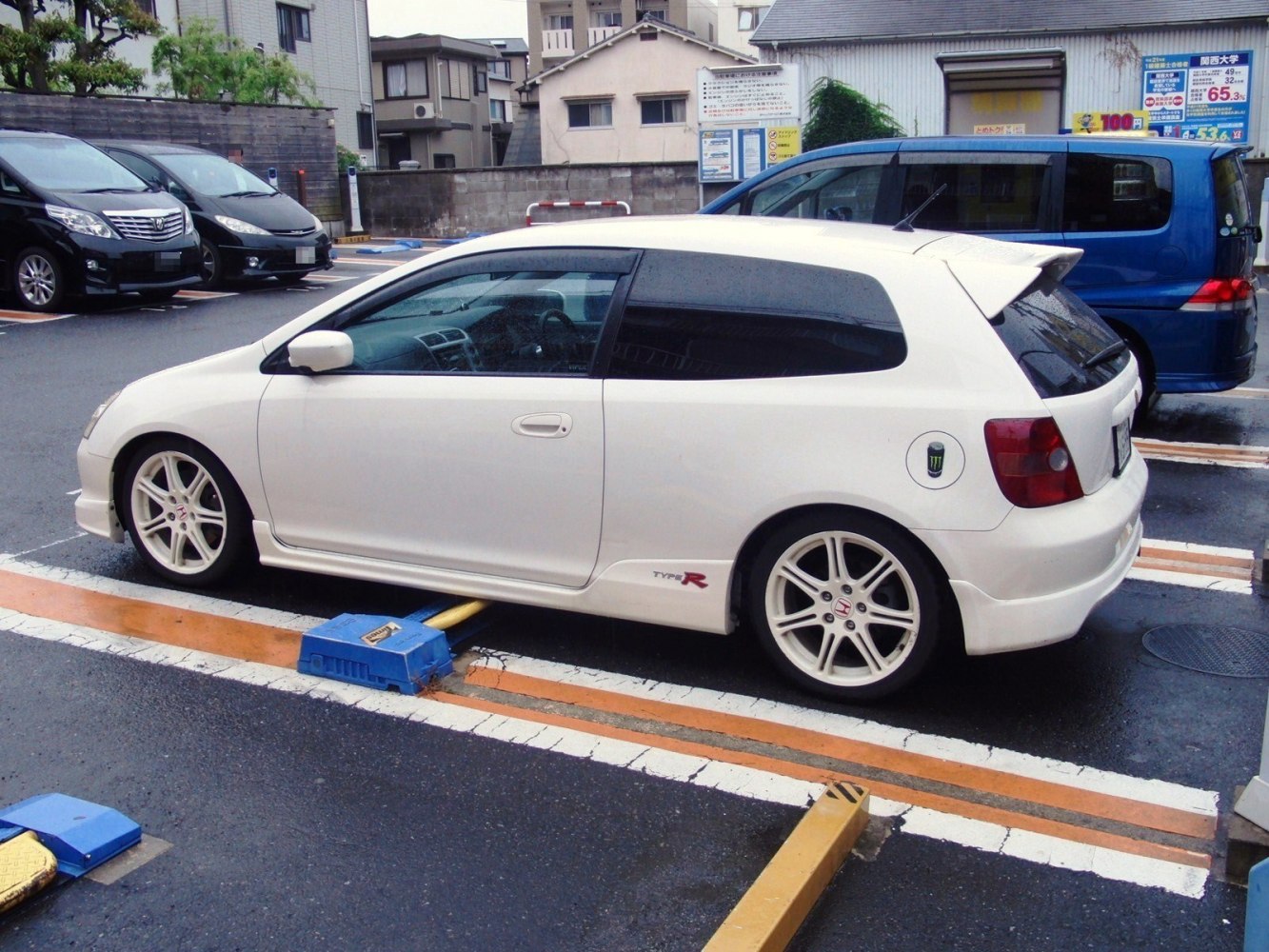 White 3-door hatchback with rear spoiler and white alloy wheels