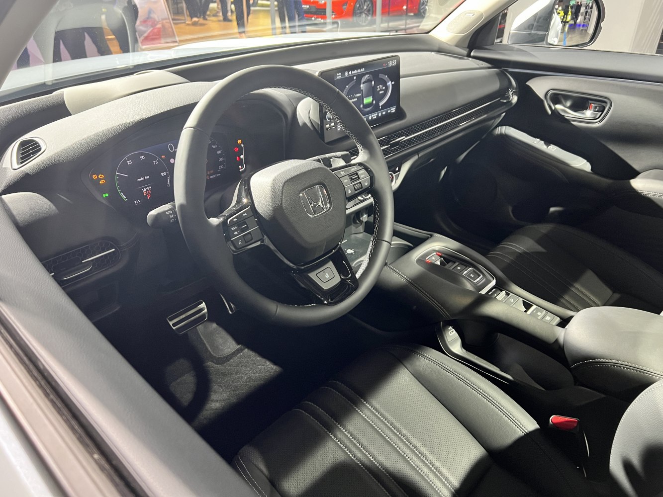 Steering wheel, digital dashboard, multimedia screen