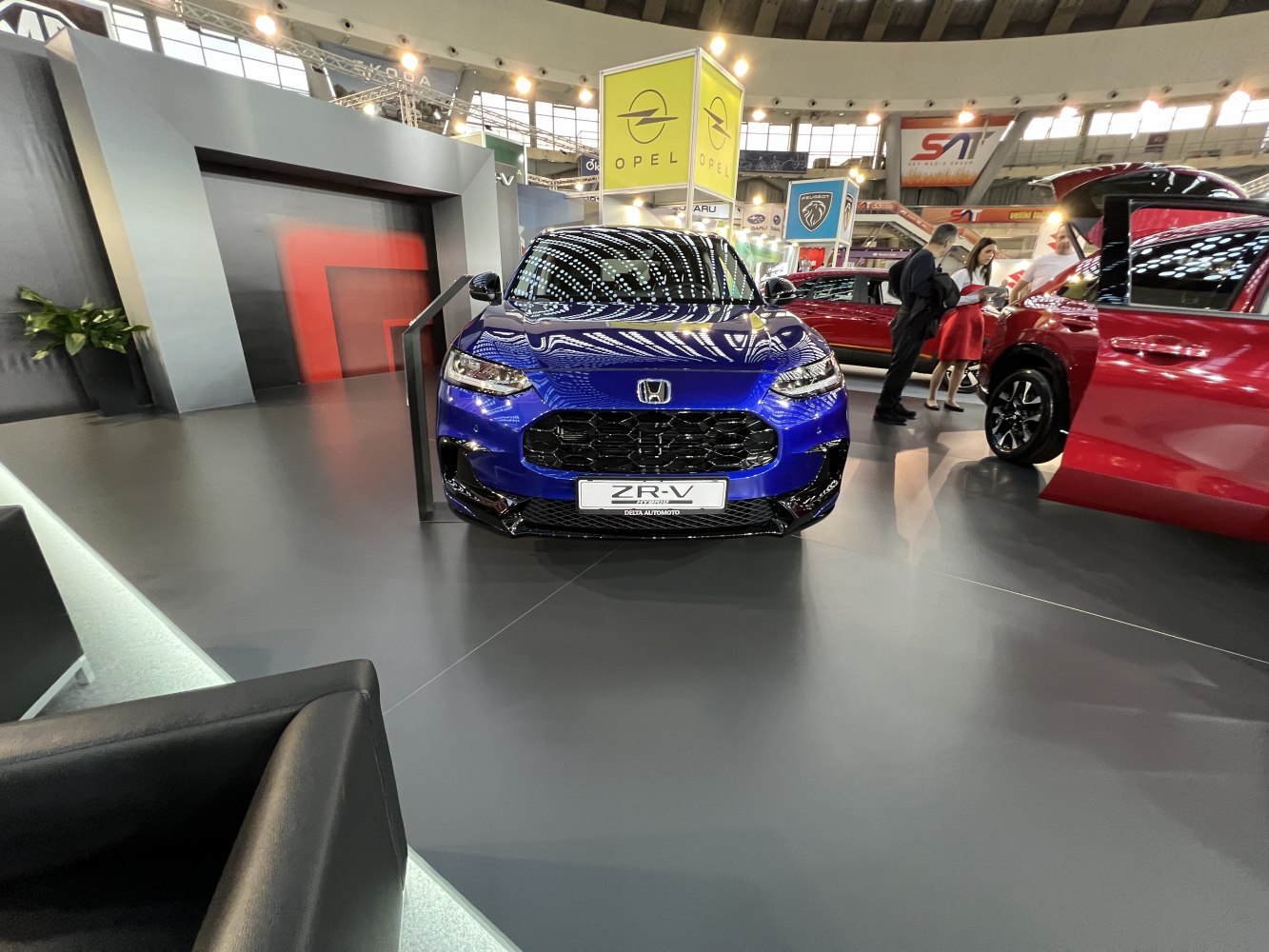 Hexagonal grille and LED headlights front view
