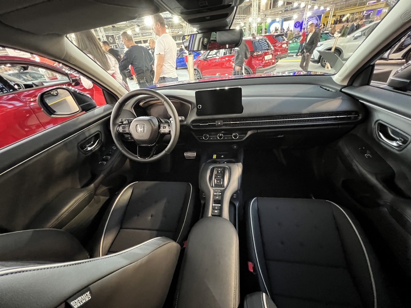 Digital dashboard, touchscreen center display, multifunction steering wheel