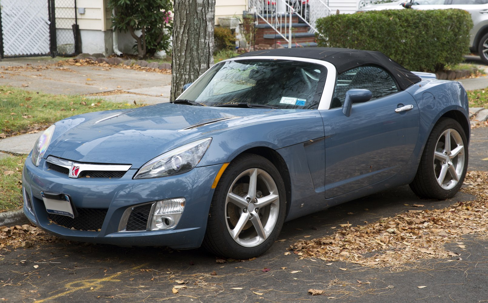 Soft top convertible with sporty alloy wheels