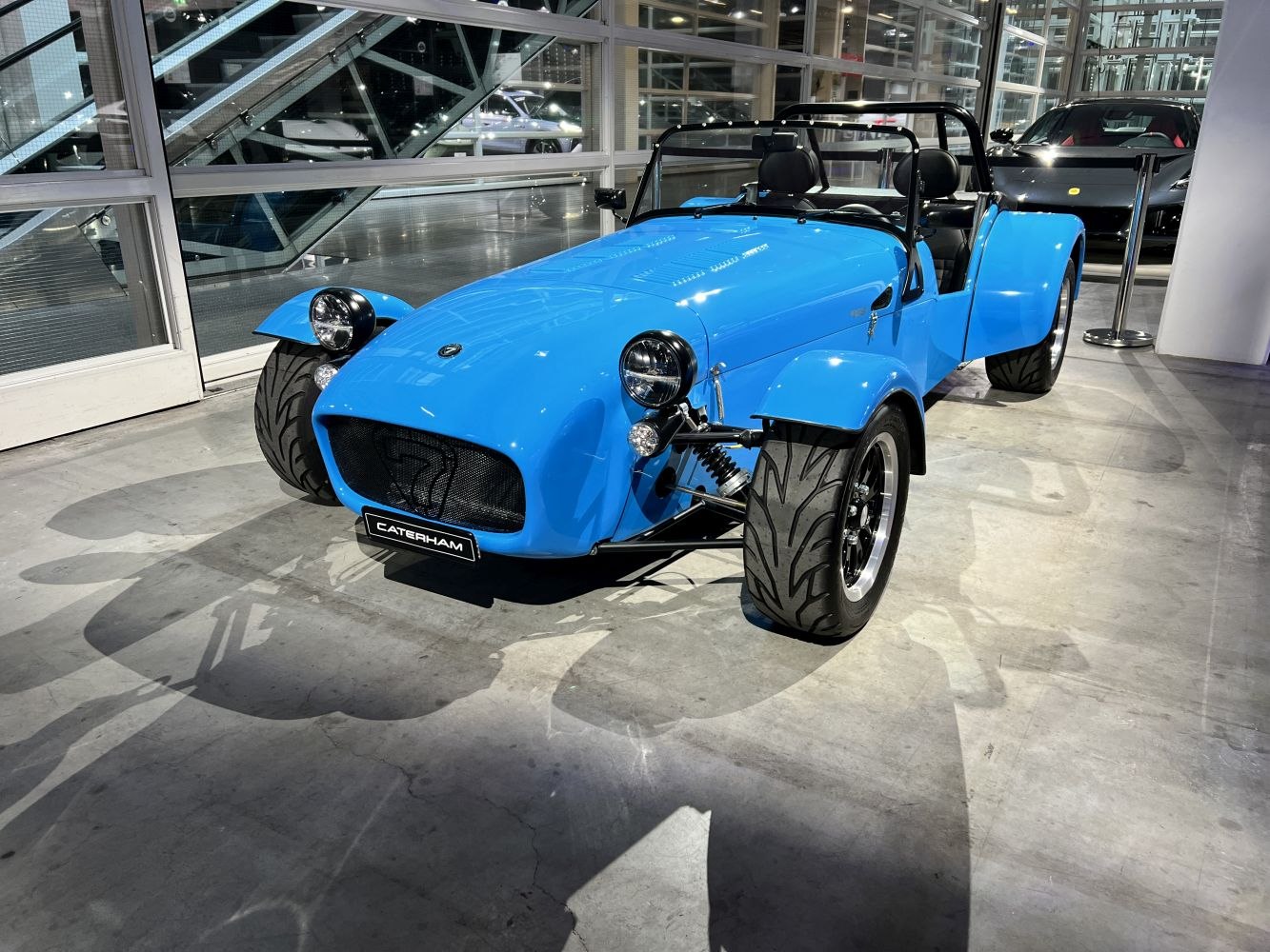 Lightweight open-top roadster with exposed front suspension and wide tires