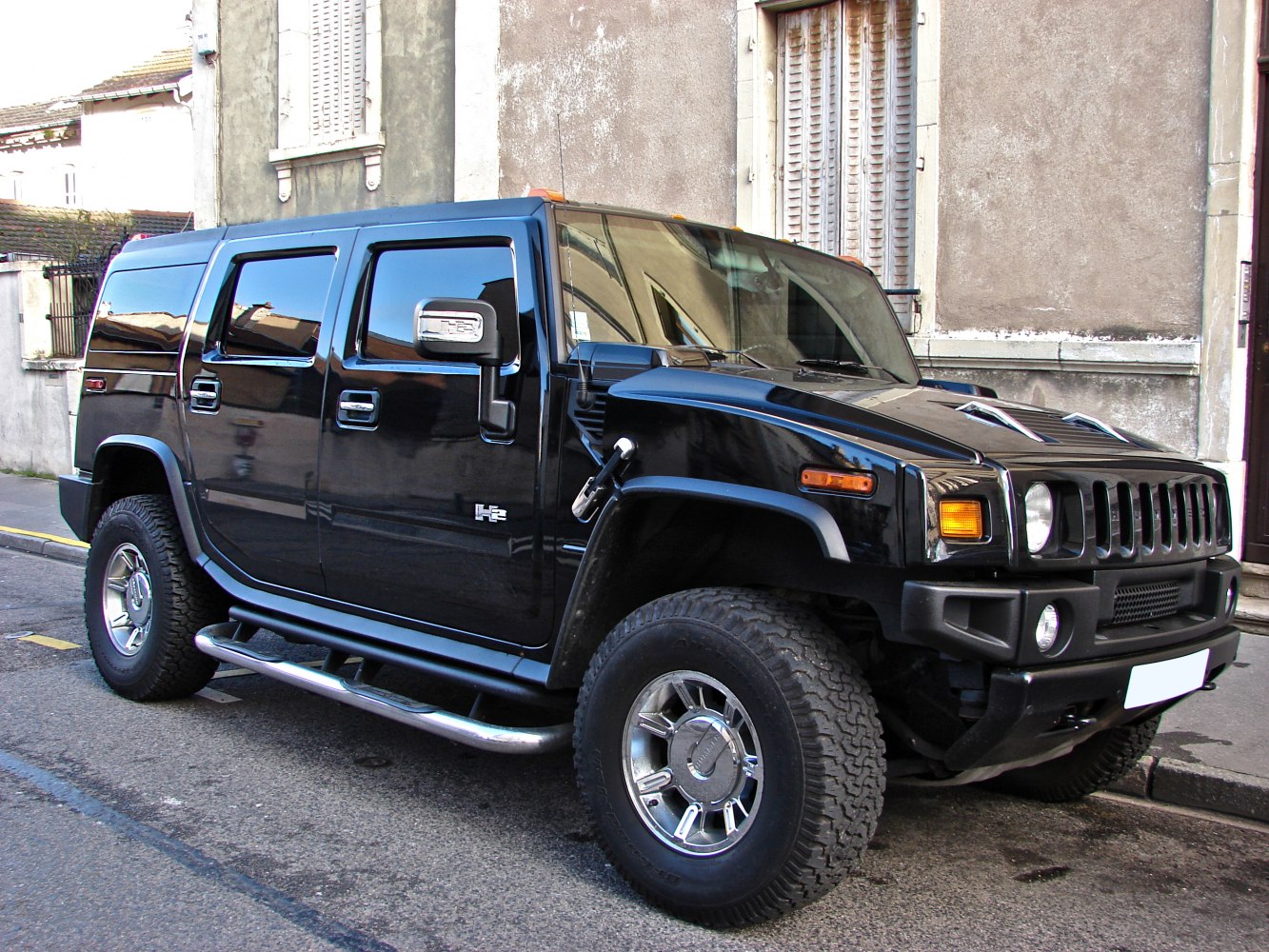 Black rugged SUV with chrome wheels and side steps