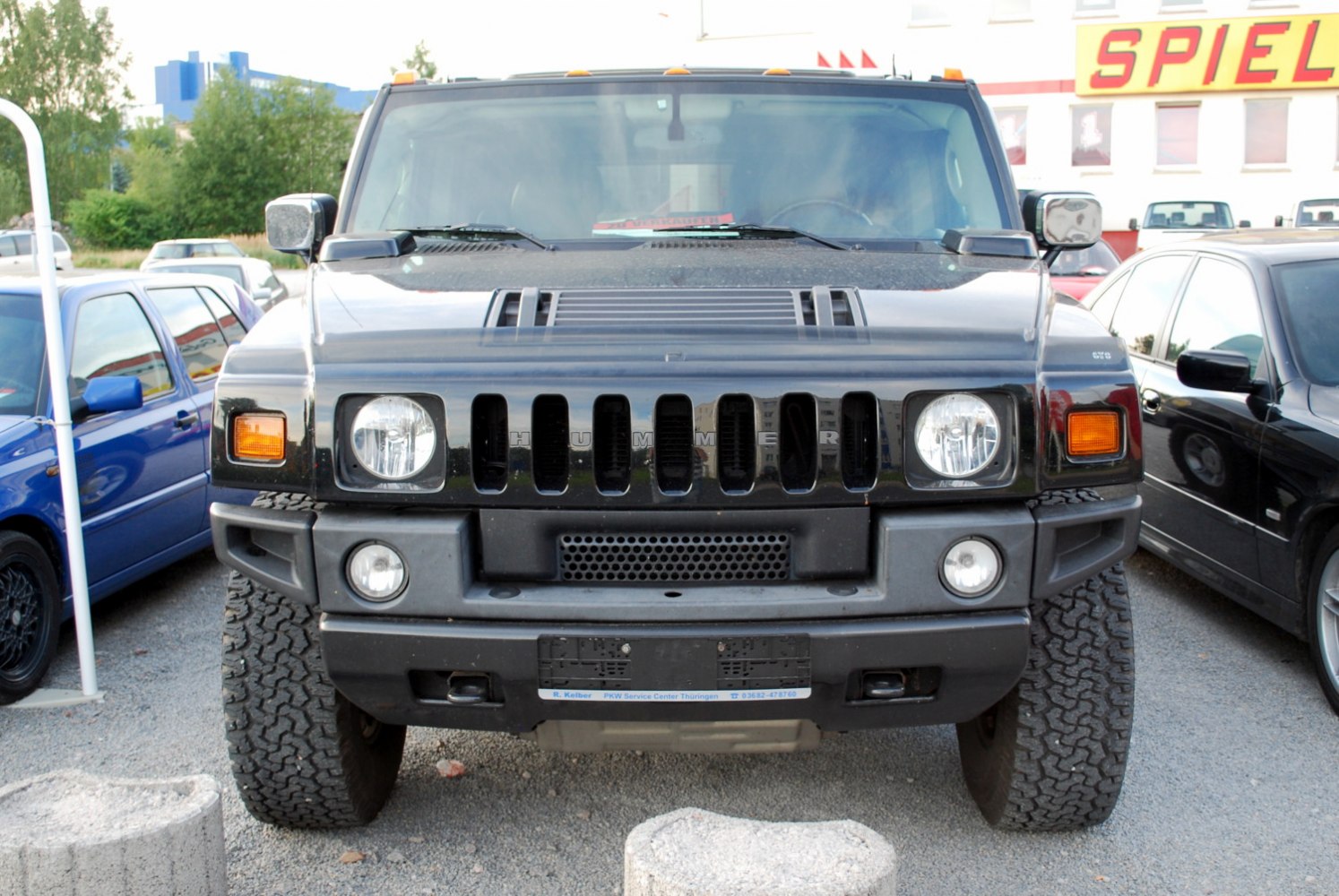 Front view with signature grille and round headlights