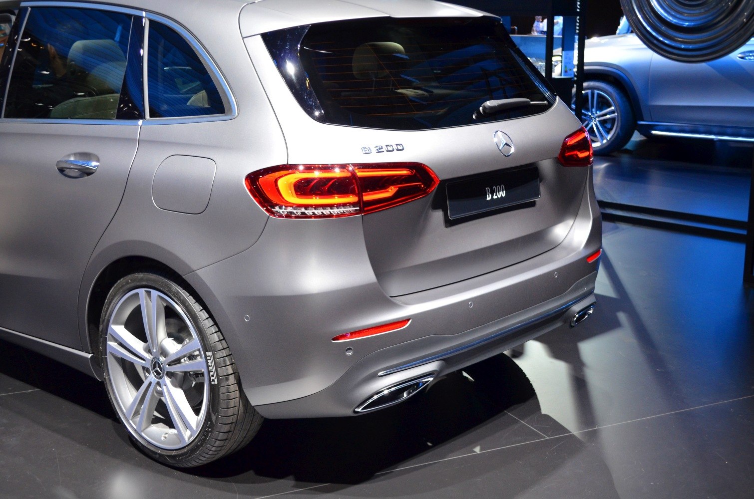 LED taillights and dual exhaust pipes on SUV rear