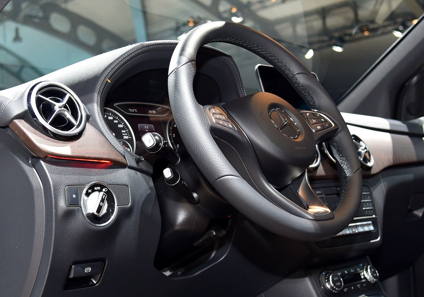 Steering wheel and dashboard with wood trim and luxury controls