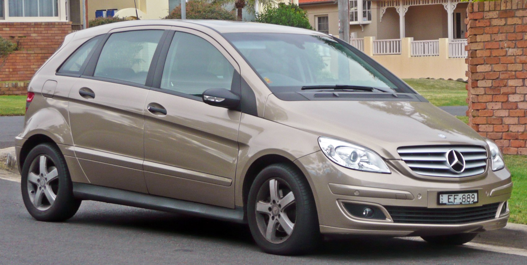 Front side view of a compact MPV with alloy wheels