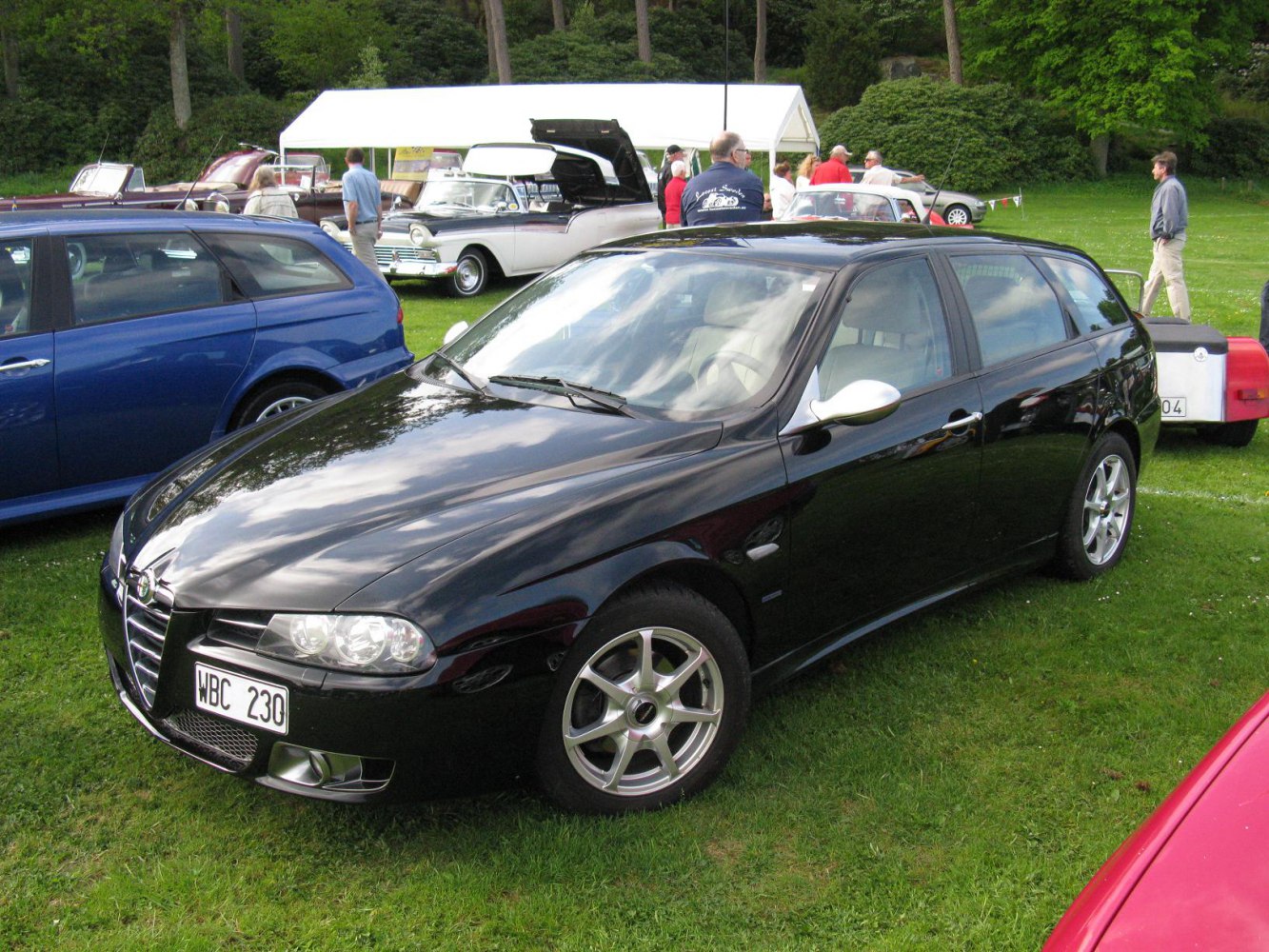 Black station wagon with facelift styling and alloy wheels