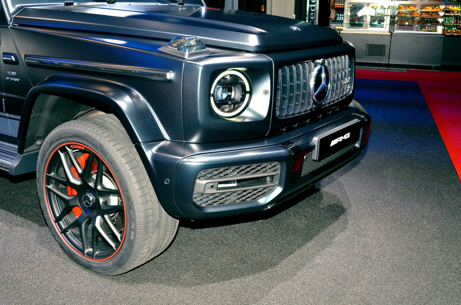 Front grille and headlight with black alloy wheel and red trim