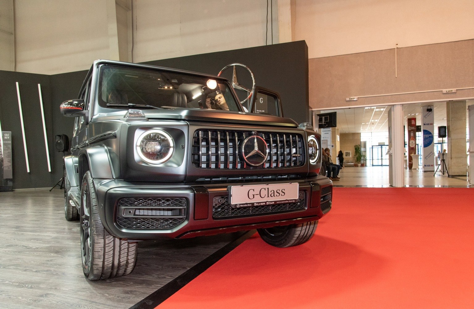 Front view with iconic grille, round LED headlights, aggressive bumper