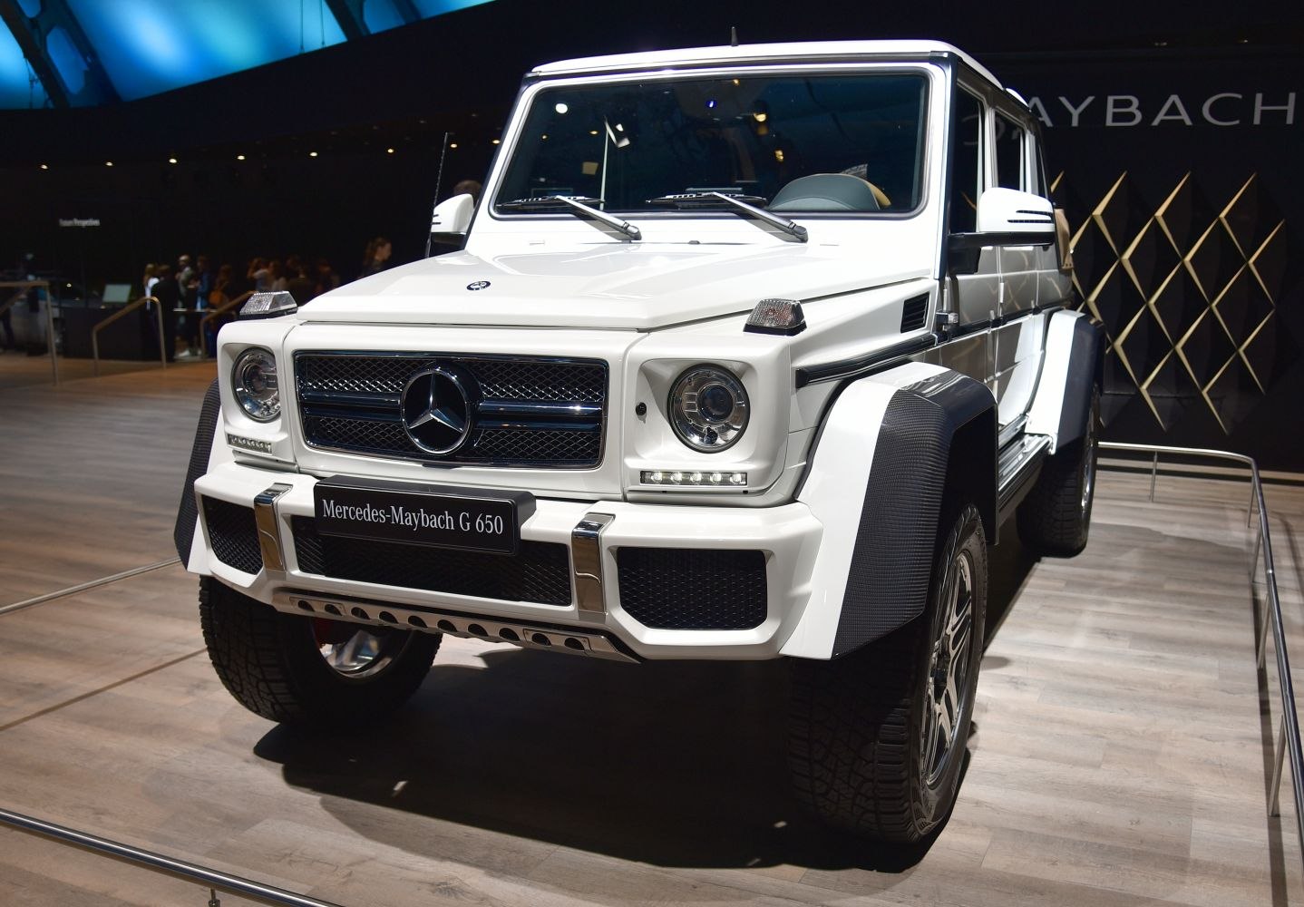 Wide fenders, LED lights, boxy luxury off-road SUV front view