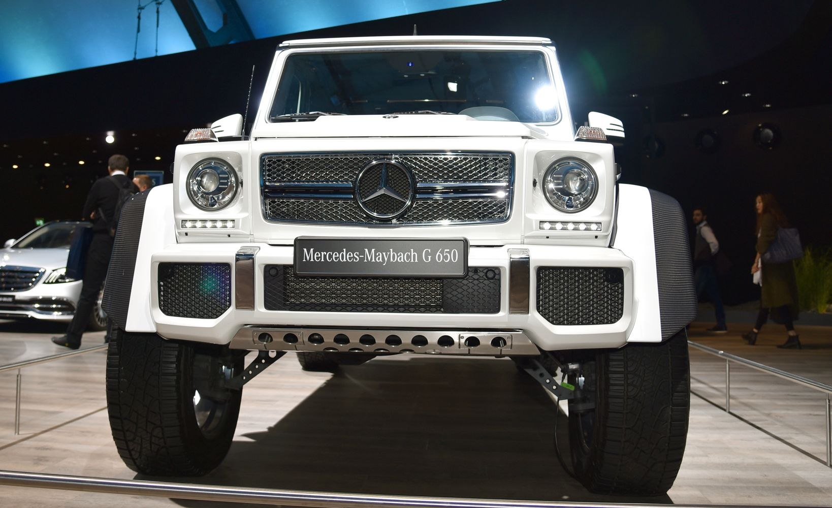 Front fascia with round headlights and mesh grille