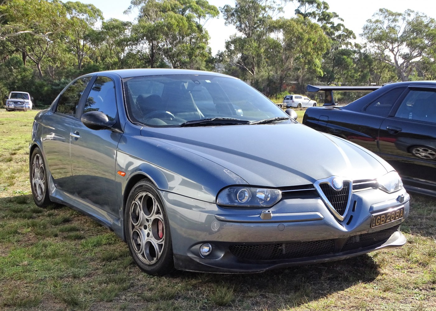 Front side profile with sporty wheels and signature Alfa Romeo grille