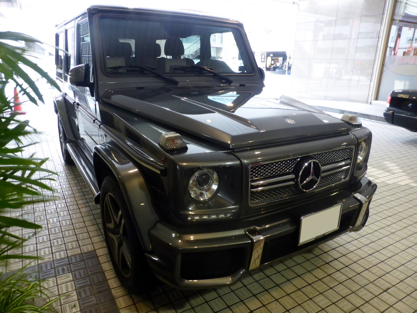 Front view with grille and round headlights