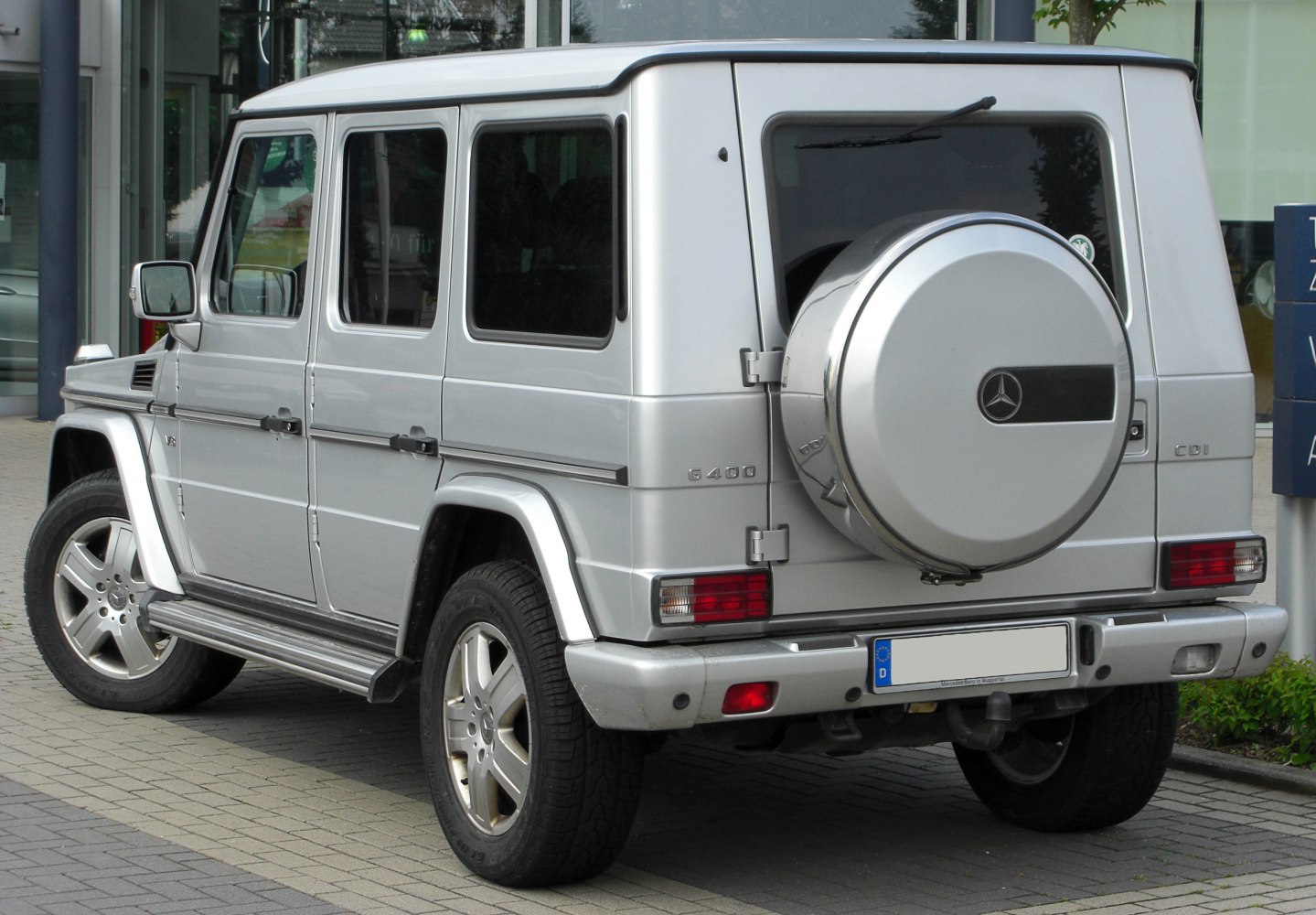 Rear and side profile with spare tire cover of a long-wheelbase SUV
