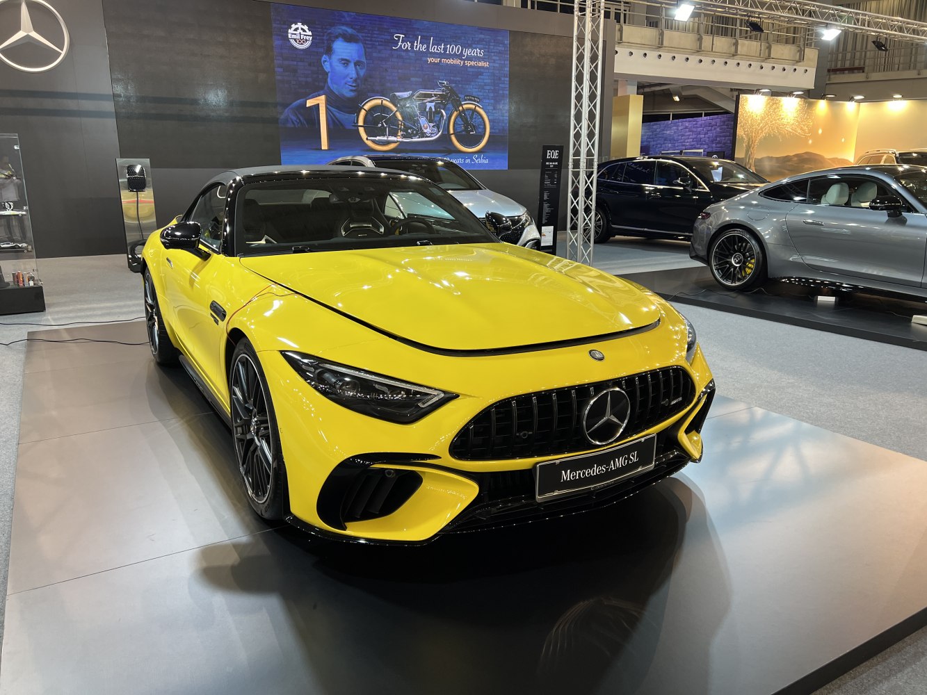 Yellow Mercedes-AMG SL R232 front grille and headlights