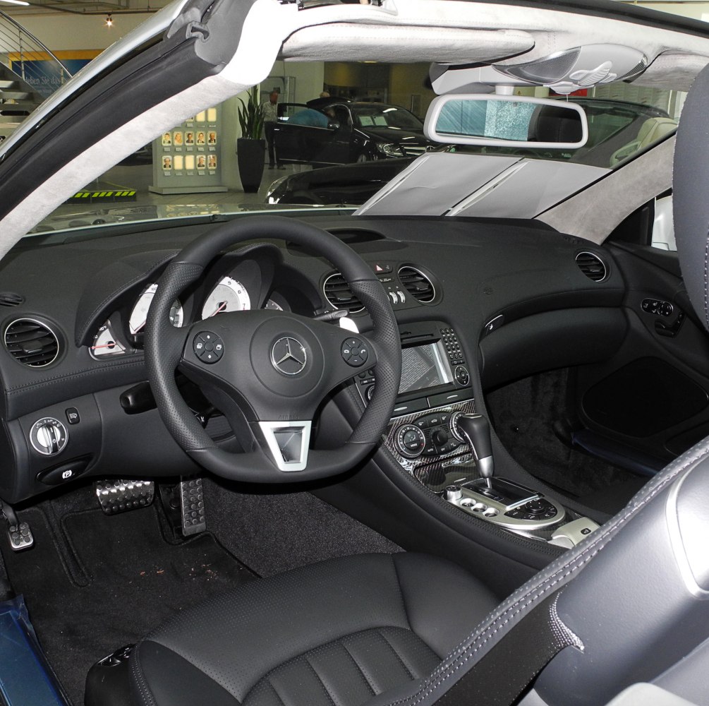 Dashboard and steering wheel of a luxury convertible