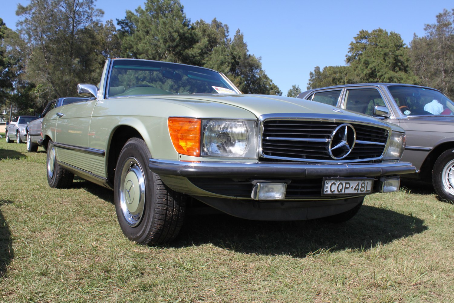 Classic convertible with chrome bumper and round headlights