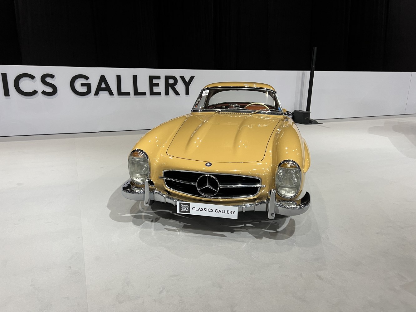 Front view of classic Mercedes grille and hardtop roof