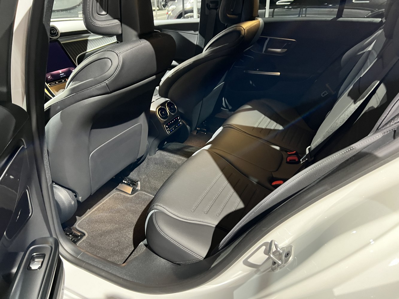 Leather rear seats with ventilation and spacious legroom