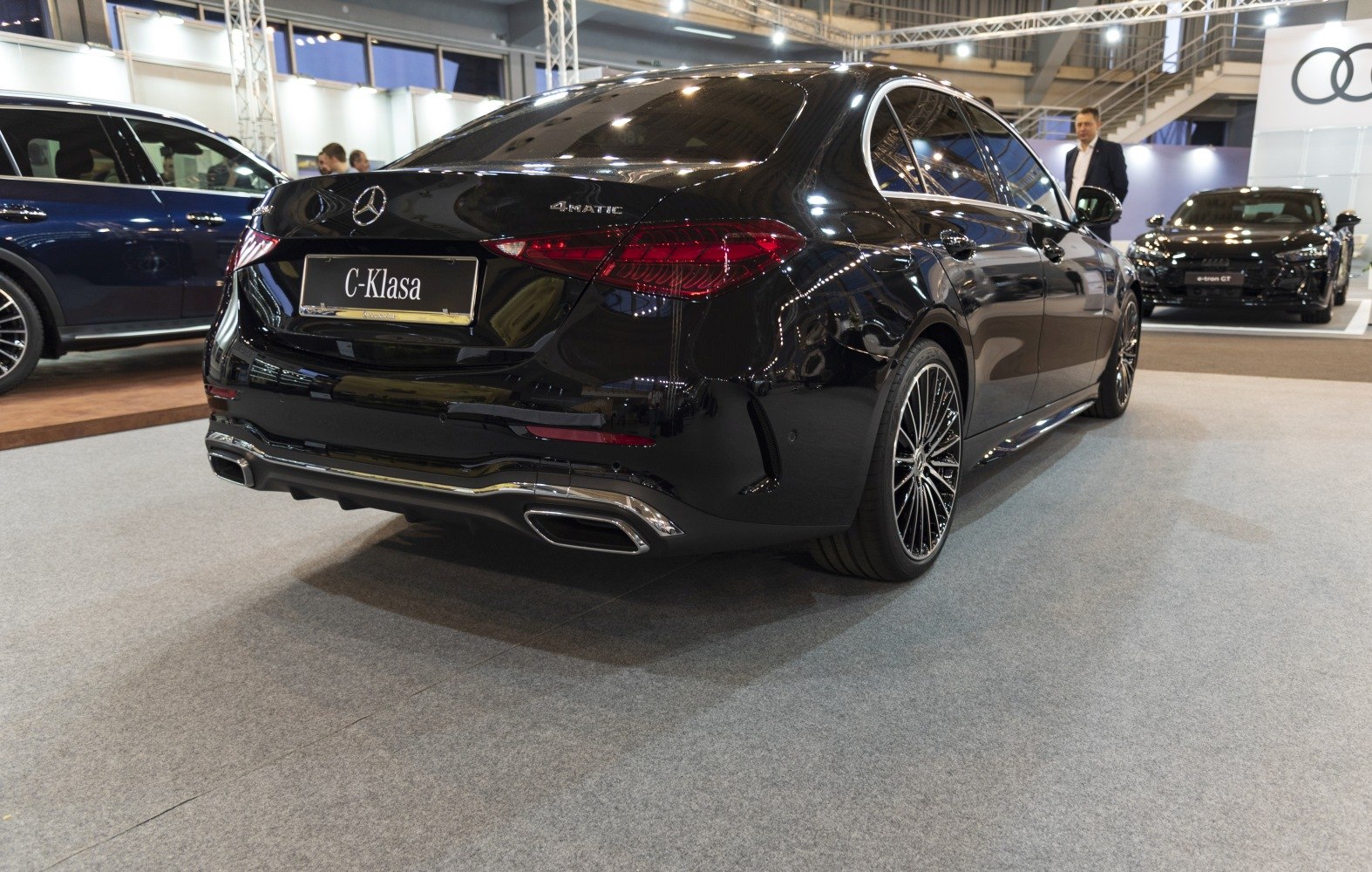 Rear view with dual exhaust tips and 4MATIC badge