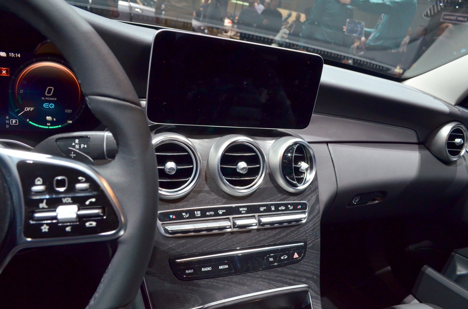 Digital instrument cluster and round air vents in dashboard