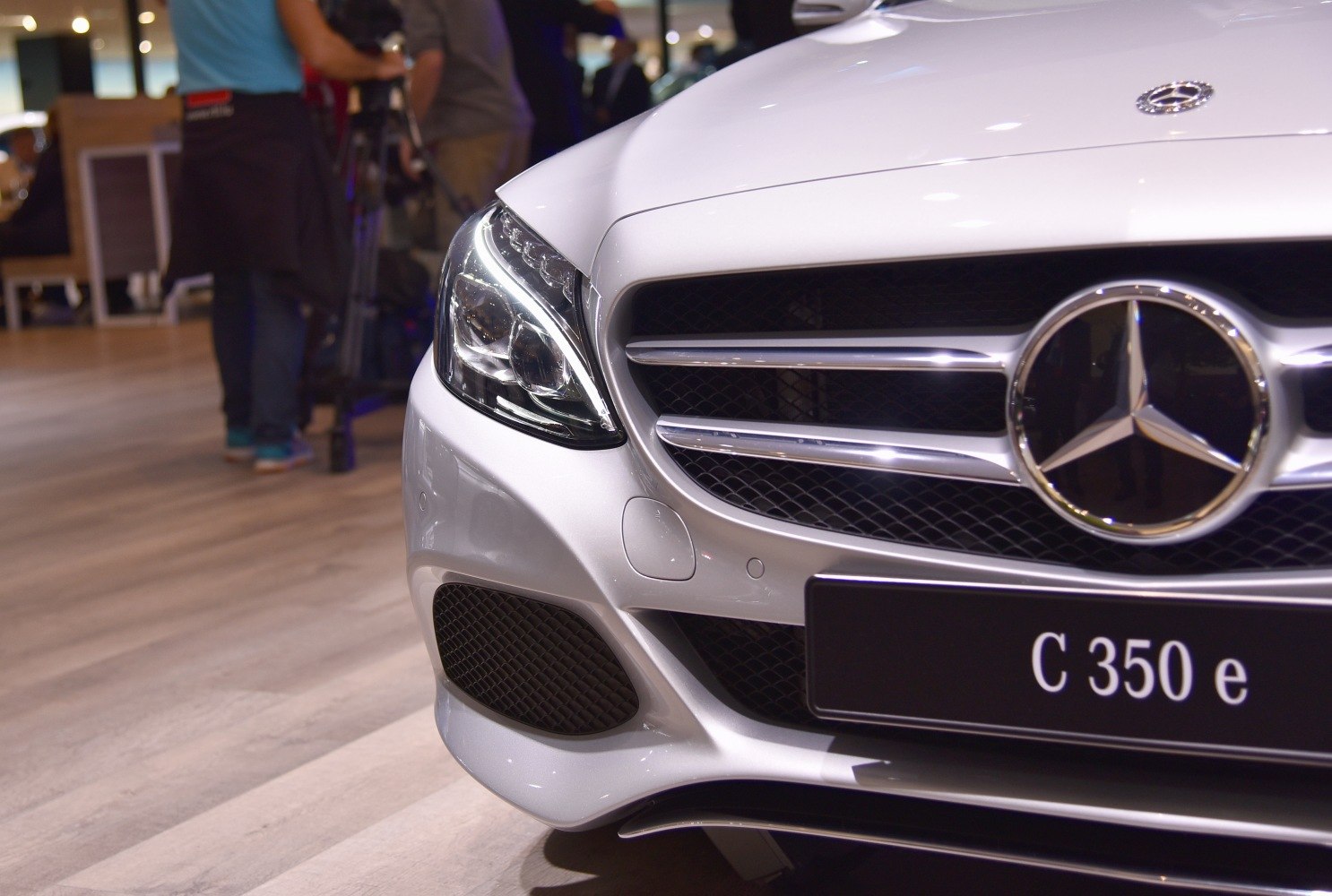 Front grille and headlight design of a modern luxury sedan