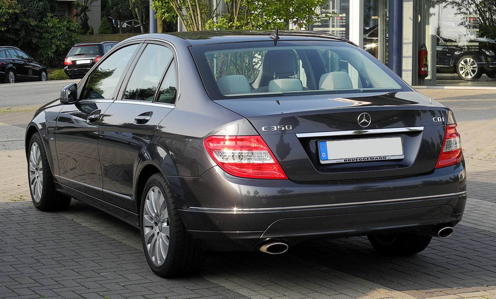 Rear side view with dual exhaust and taillights