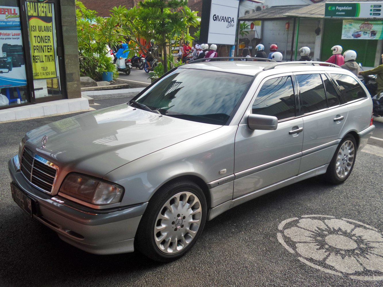 Silver estate car with classic design, alloy wheels, roof rails