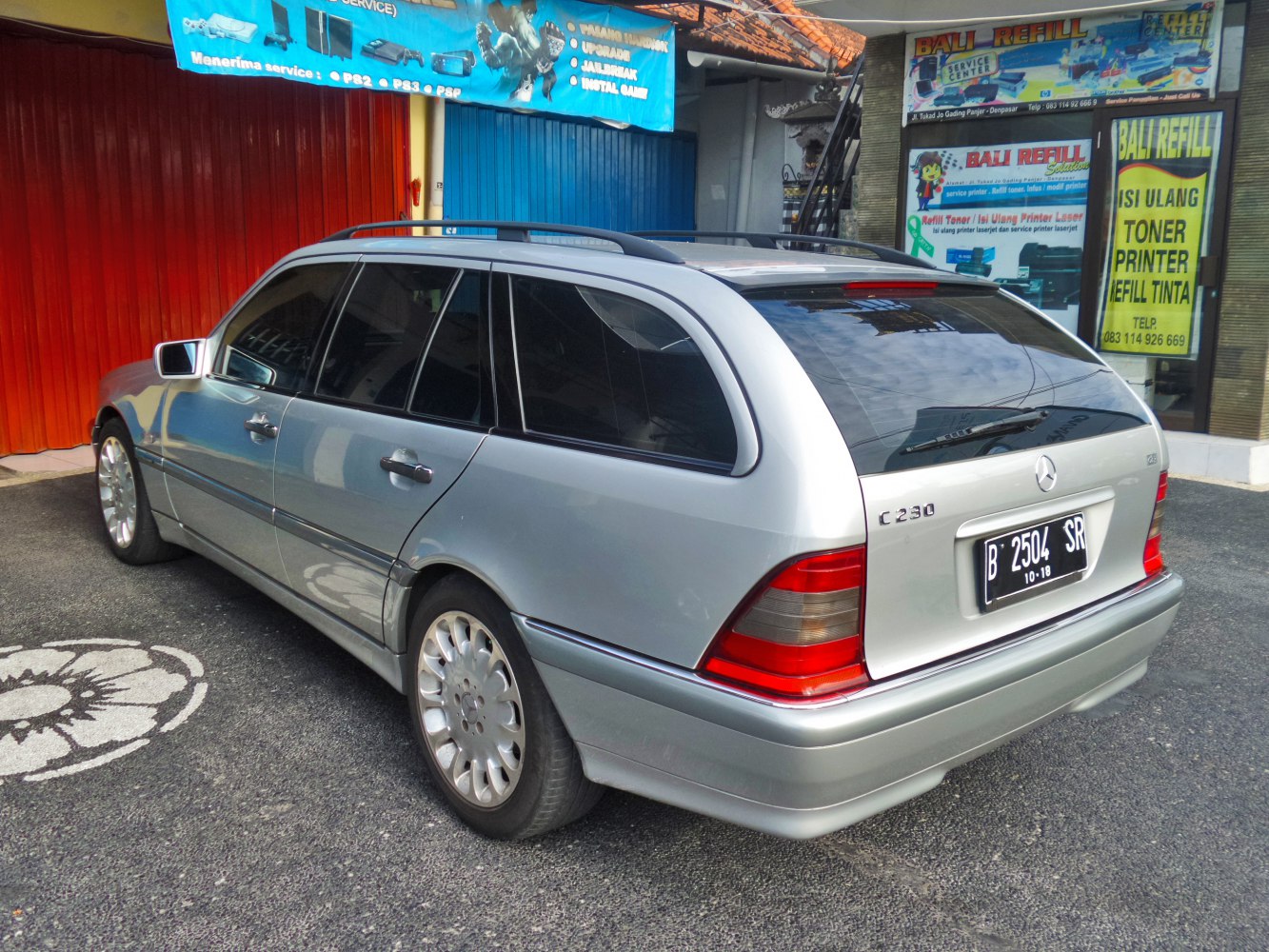 Rear three-quarter view of a classic wagon with alloy wheels and roof rails