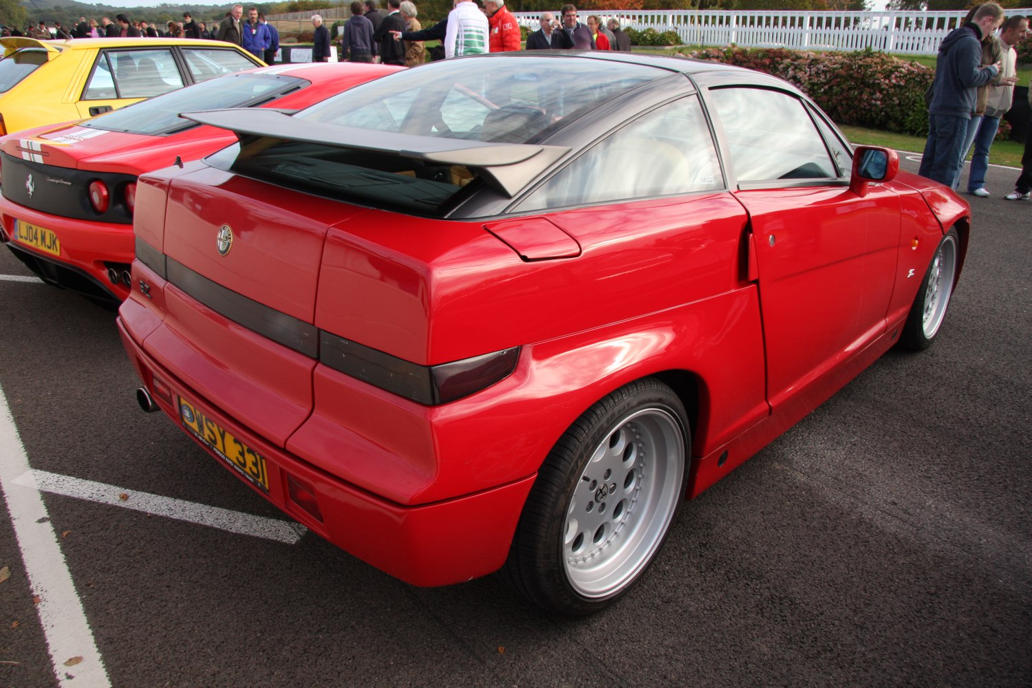 Angular rear body with integrated spoiler and tinted rear glass